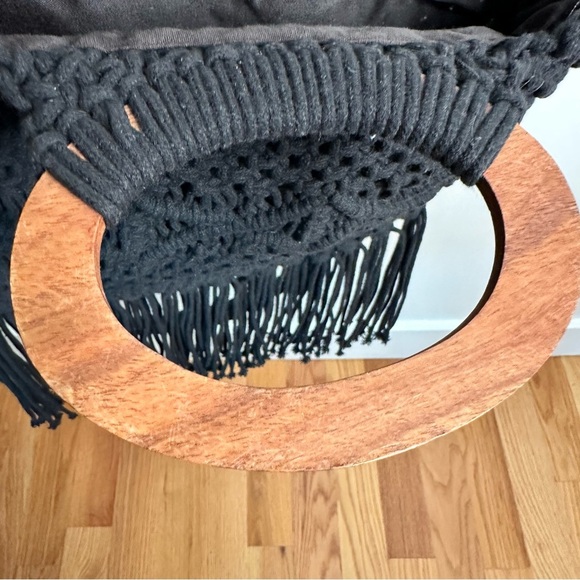 DANIELLE NICOLE | Black Macrame Crochet Crossbody Boho Bag With Wood Handles - Picture 10 of 14